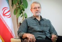 عکسی قدیمی از شهید لاریجانی در کنار رهبر شهید انقلاب