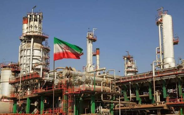 تکذیب آتشسوزی گسترده در پالایشگاه تهران؛ حریق دو تانکر مهار شد تکذیب آتشسوزی گسترده در پالایشگاه تهران؛ حریق دو تانکر مهار شد