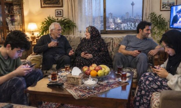 «دورهمی بدون موبایل»؛ برای قرارهای خانوادگی قانون بگذارید